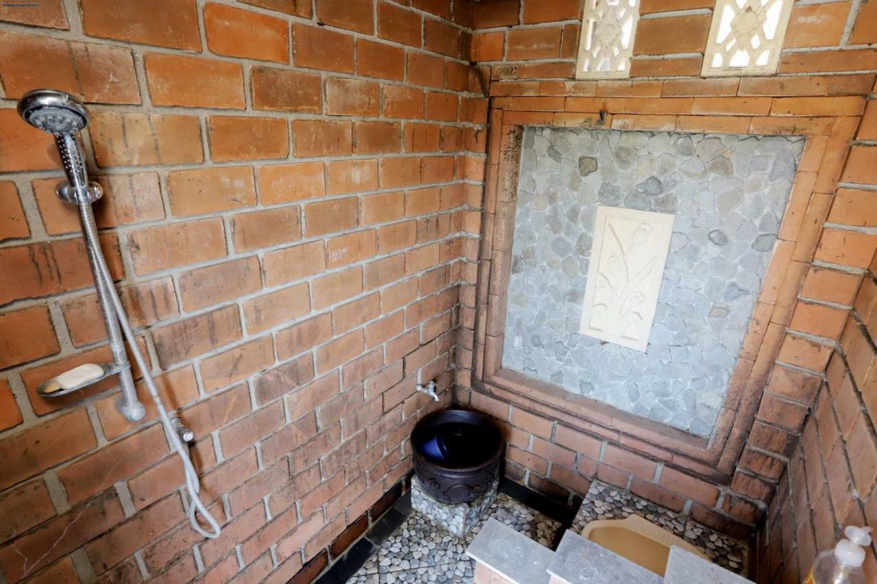 Newalaskuliner & Homestaywatulumbung Kretek Exteriör bild